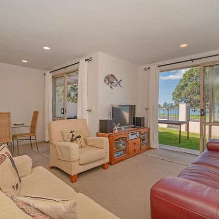 Tairua Waterfront Retreat - Tairua Apartment ภายนอก รูปภาพ