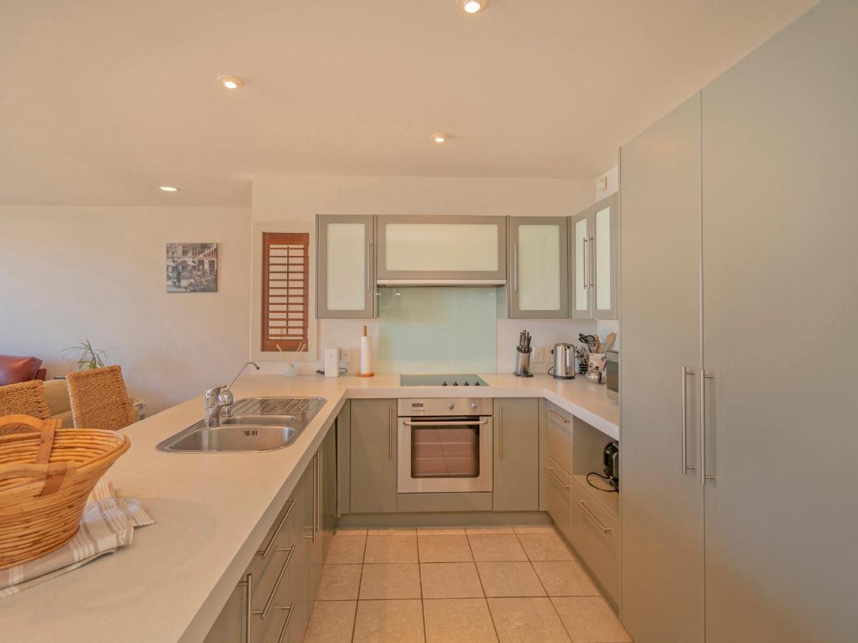 Tairua Waterfront Retreat - Tairua Apartment ภายนอก รูปภาพ