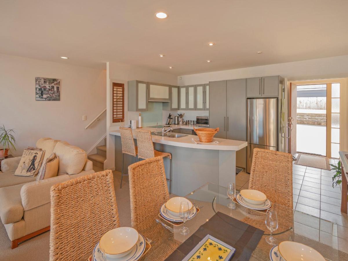 Tairua Waterfront Retreat - Tairua Apartment ภายนอก รูปภาพ