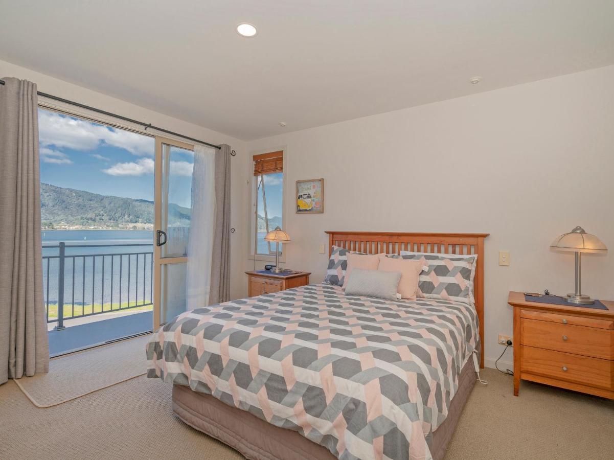 Tairua Waterfront Retreat - Tairua Apartment ภายนอก รูปภาพ