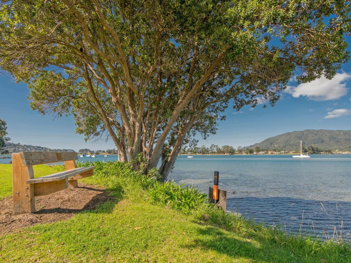 Tairua Waterfront Retreat - Tairua Apartment ภายนอก รูปภาพ