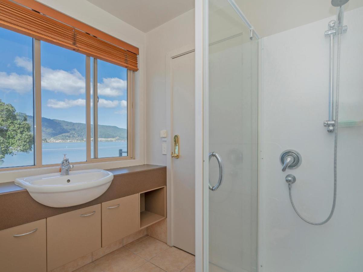 Tairua Waterfront Retreat - Tairua Apartment ภายนอก รูปภาพ